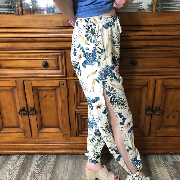 SHEIN Pants - Like New SHEIN side-slit tie ankle pants